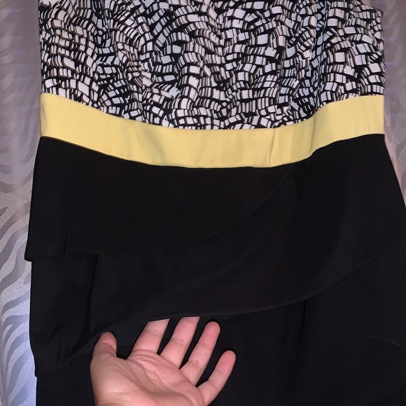 LIKE NEW dress with beautiful black ruffle bottom - Picture 4 of 8